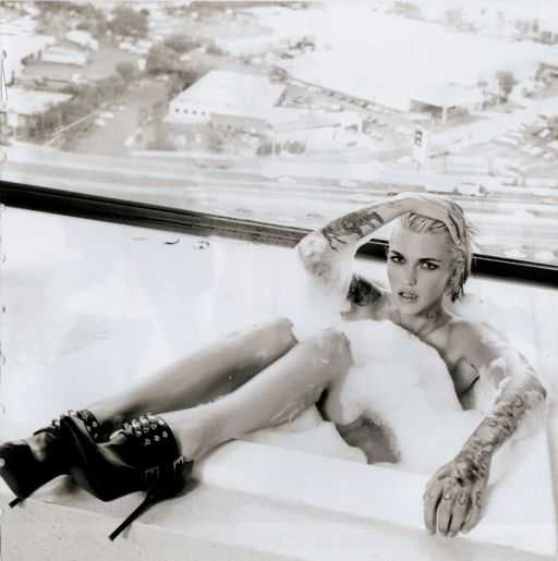 Голая Руби Роуз фото 13