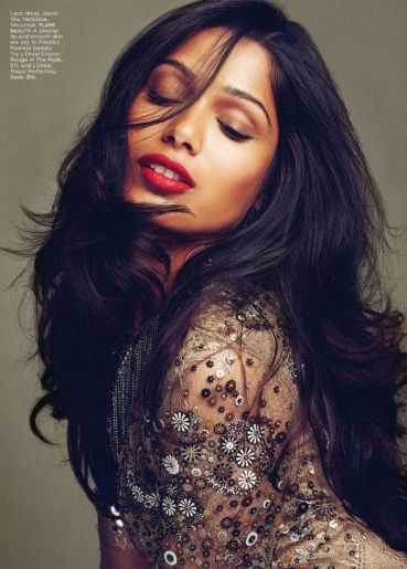 Голая Фрида Пинто фото 25