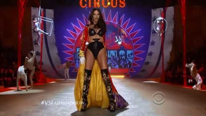 Голая Адриана Лима фото 11