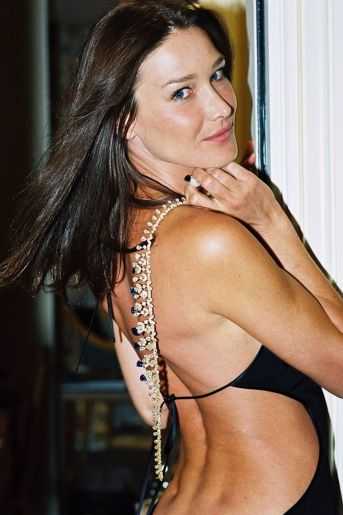 Голая Карла Бруни фото 8