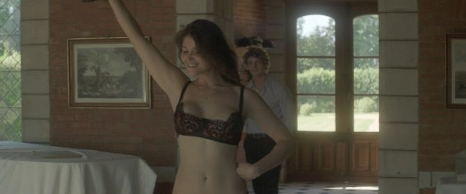 Голая Джемма Артертон фото 7