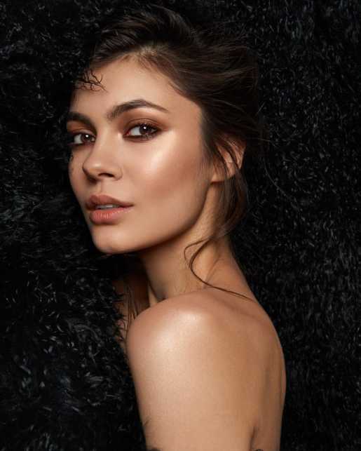 Голая Айсель Прат фото 15