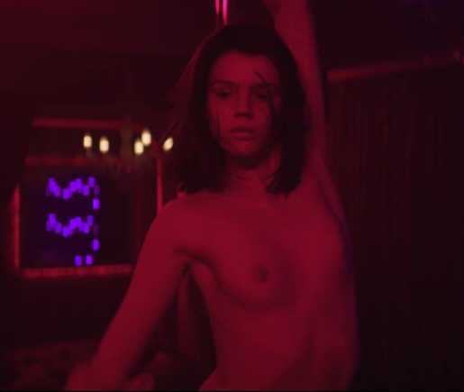 Голая Ира из слово пацана фото 24