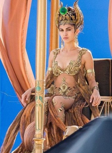 Голая Элоди Юнг фото 2