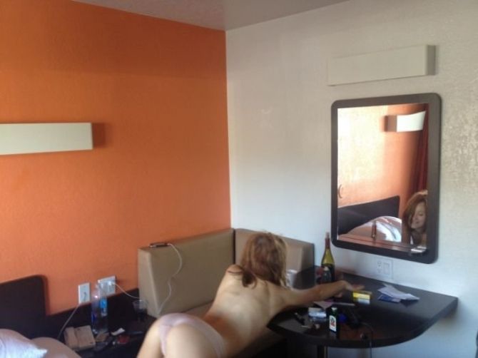 Голая Эмили Браунинг фото 9