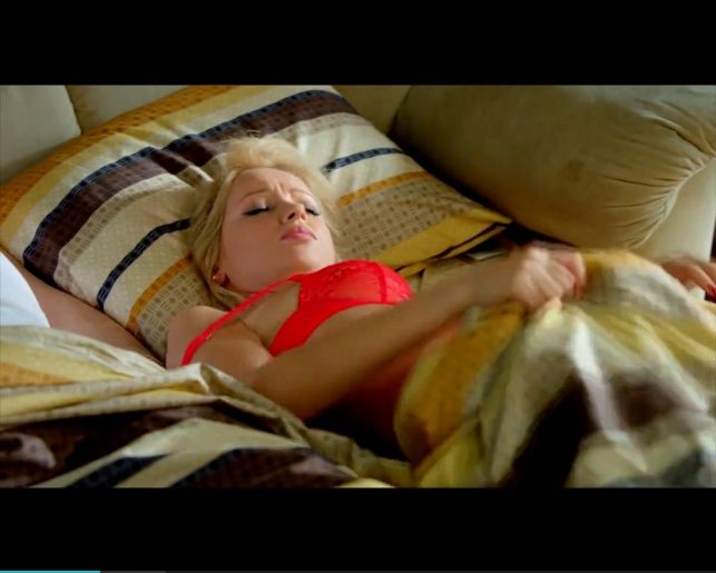 Голая Ева  из Кухни фото 8