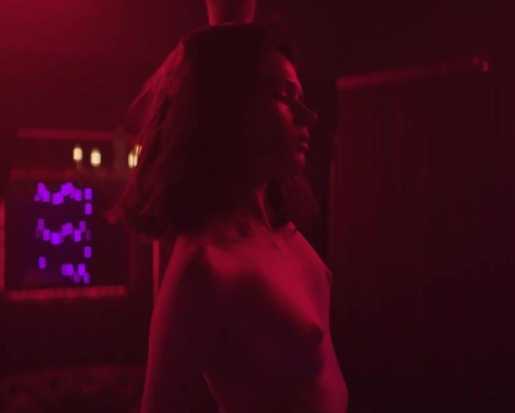 Голая Ира из слово пацана фото 9