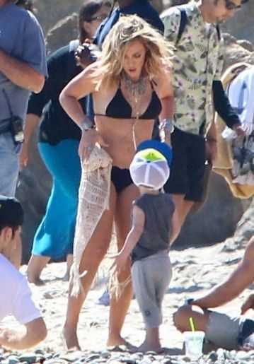 Голая Хилари Дафф фото 3