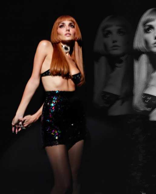 Голая Ханде Эрчел фото 18