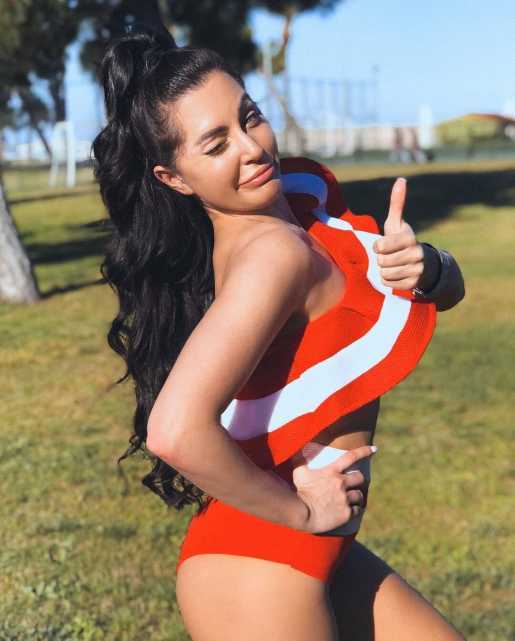 Голая Виолетта Чиковани фото 12