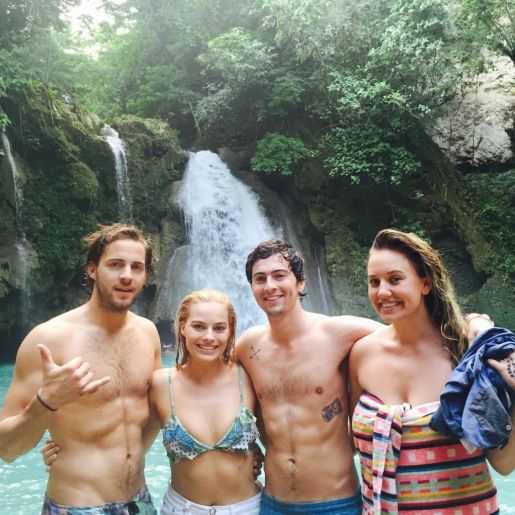 Голая Марго Робби фото 40