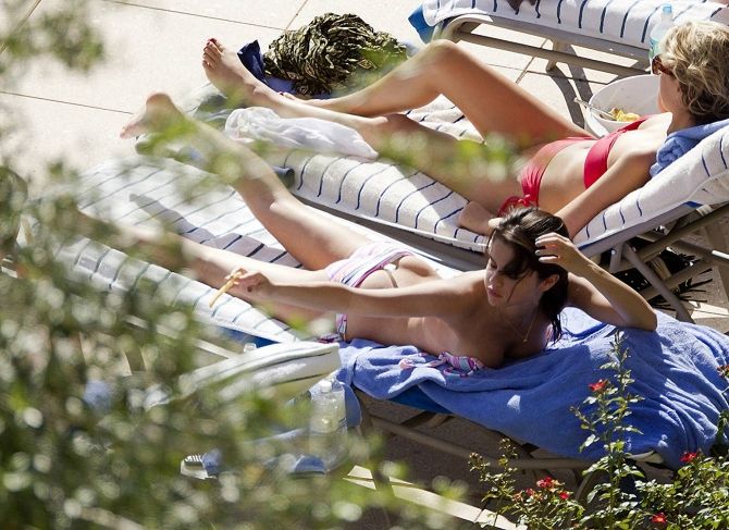 Голая Селена Гомес фото 8