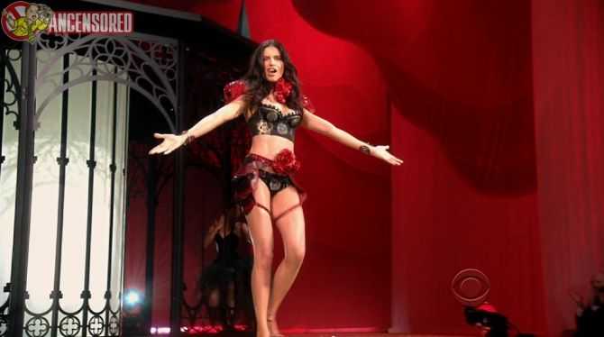 Голая Адриана Лима фото 4