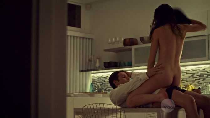 Голая Татьяна Маслани фото 4