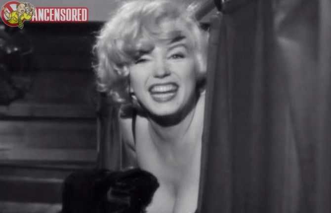 Голая Мерлин Монро фото 17