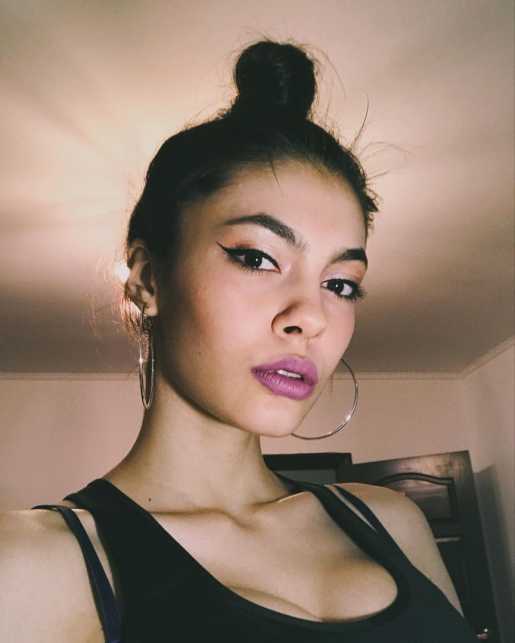 Голая Айсель Прат фото 11