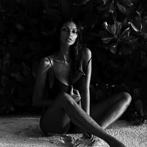 Голая Мадалина Генеа фото 4