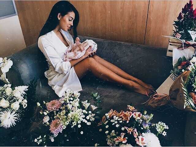 Голая Джорджина Родригес фото 3