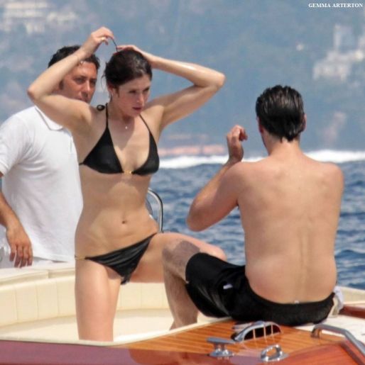 Голая Джемма Артертон фото 9