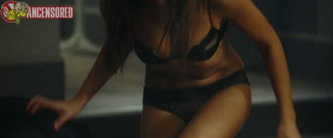 Голая Касия Смутняк фото 16