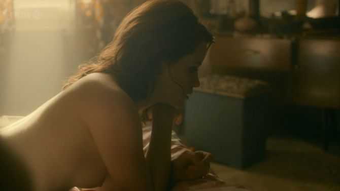 Голая Клэр Фой фото 2