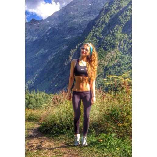 Голая Катя из СашаТаня фото 14