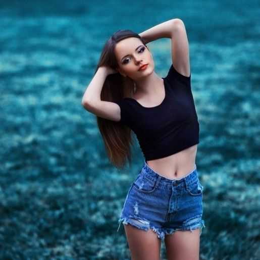 Голая Саша Спилберг фото 4