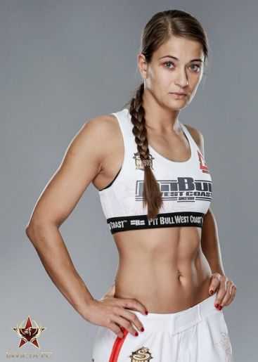 Голая Каролина Ковалькевич фото 4