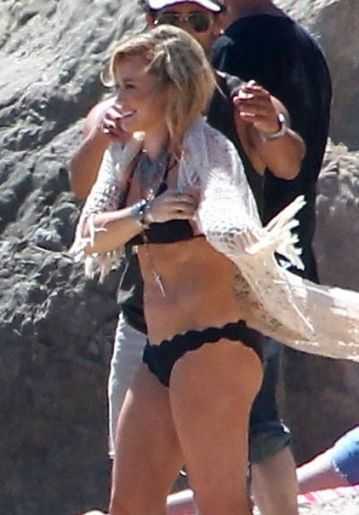 Голая Хилари Дафф фото 1