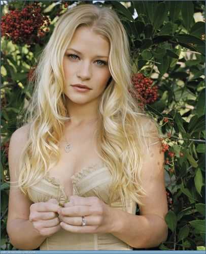 Голая Эмили Де Рэвин фото 2