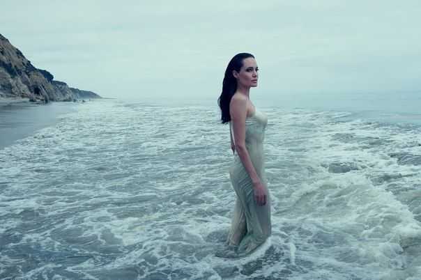 Голая Анжелина Джоли фото 49