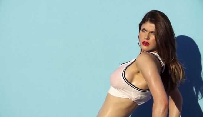 Голая Александра Даддарио фото 12