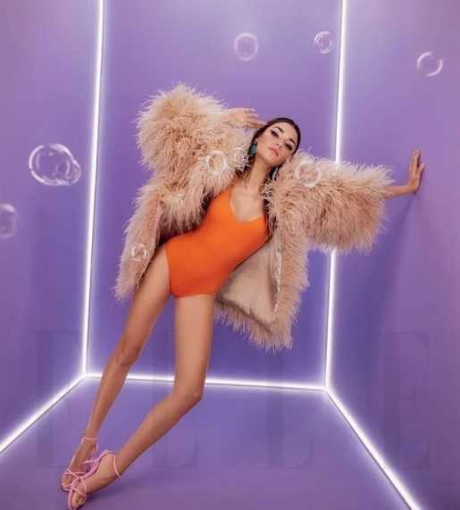 Голая Ханде Эрчел фото 9