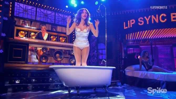 Голая Кэтрин Макфи фото 1