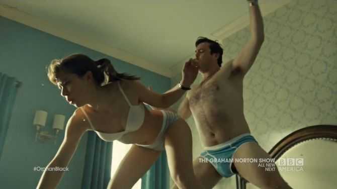 Голая Татьяна Маслани фото 3