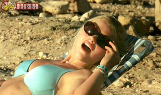 Голая Эмили Де Рэвин фото 10