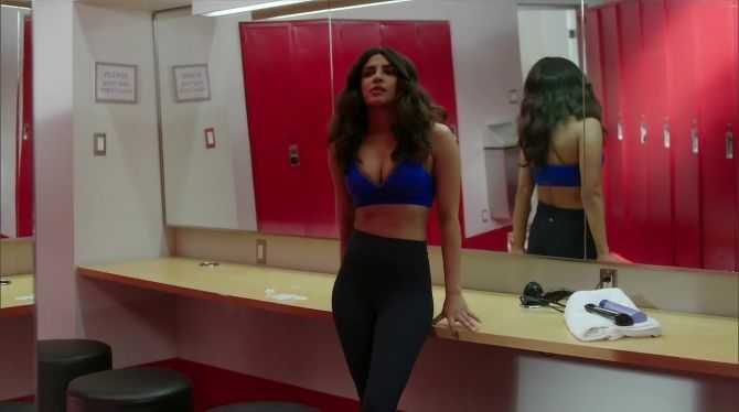 Голая Приянка Чопра фото 3