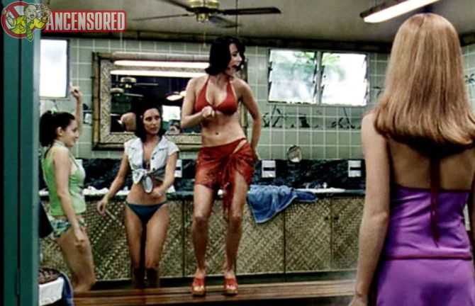 Голая Линда Карделлини фото 3