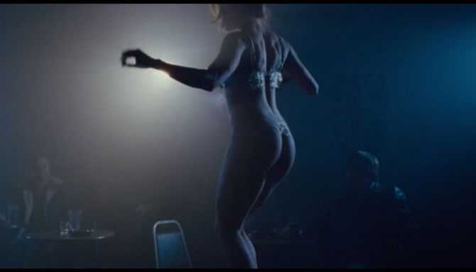 Голая Эми Адамс фото 10