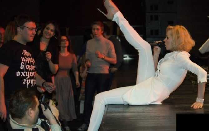 Голая Алиса Вокс фото 16