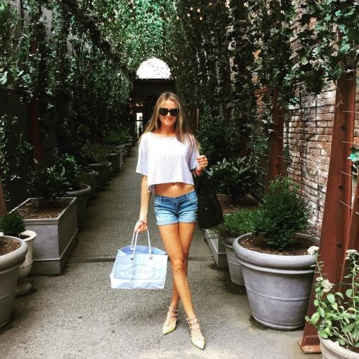 Голая Даниэла Хантукова фото 24