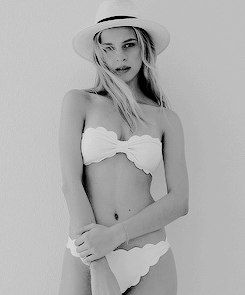 Голая Никола Пельтц фото 13