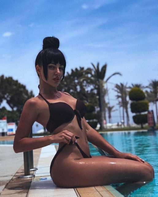 Голая Виолетта Чиковани фото 15