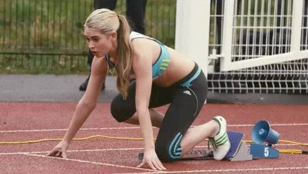 Голая Лили Джеймс фото 6