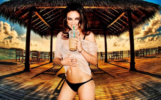 Голая Мила Кунис фото 20