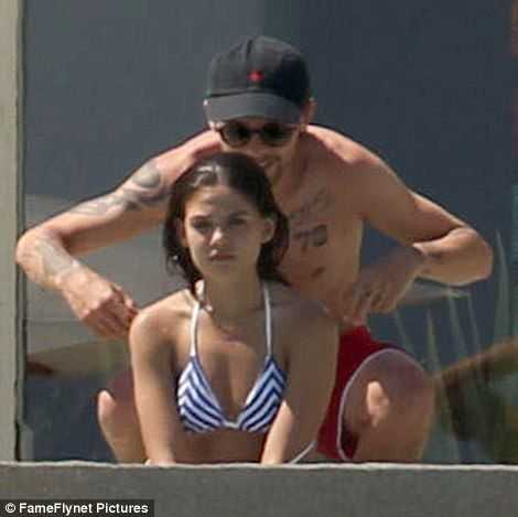 Голая Даниэль Кэмпбелл фото 7