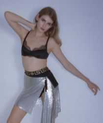 Голая Певица Луна