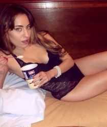 Голая Паола Саулино