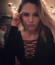 Голая Яна Ромашкина