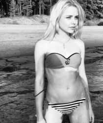 Голая Арина из Физрука